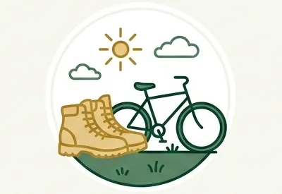 Logo d'une paire de chaussure de randonnée. En arrière plan un vélo et un soleil.
